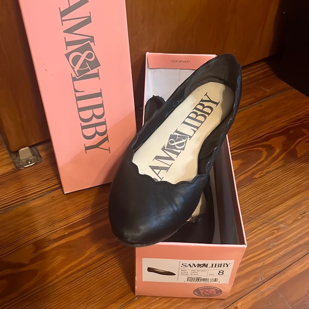 Like new. Size 8. Sam & Libby.